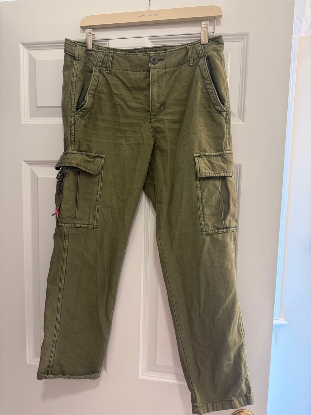 American Eagle Outfitters Olive Green Cropped Cargo Pants- Size 6
